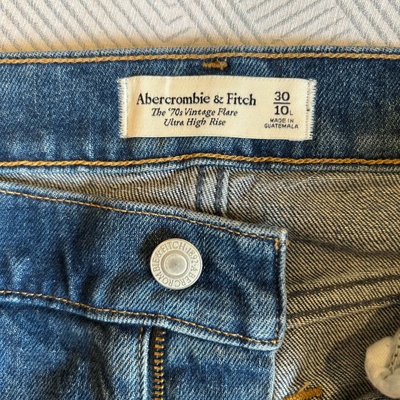 Abercombie & Fitch High Waisted jeans - Picture 3 of 4